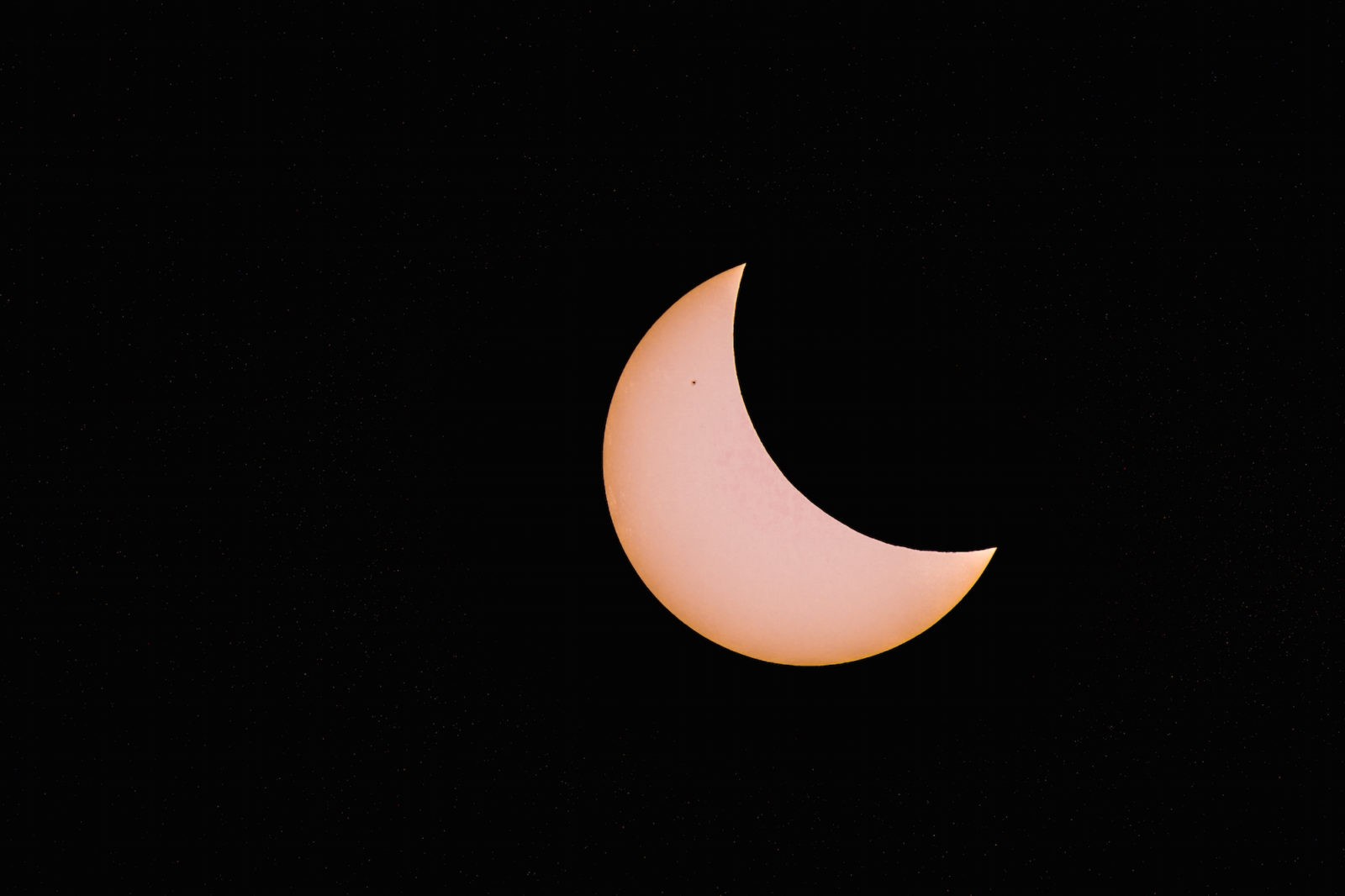 Anleitung: Sonnenfilter fürs Teleobjektiv selbst bauen – mit AstroSolar-Folie & Blumentopf 10 Partielle Sonnenfinsternis mit dem DIY-Sonnenfilter fotografiert