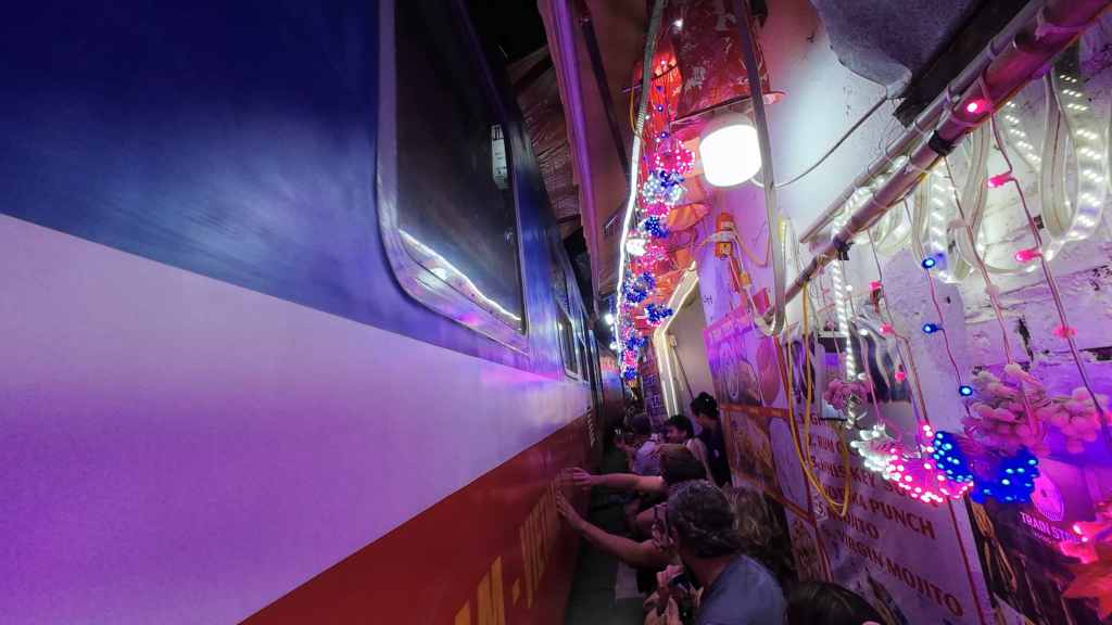 Welch ein Glück – wenn der Zug in Hanoi einfach auf dich zukommt 4 Image