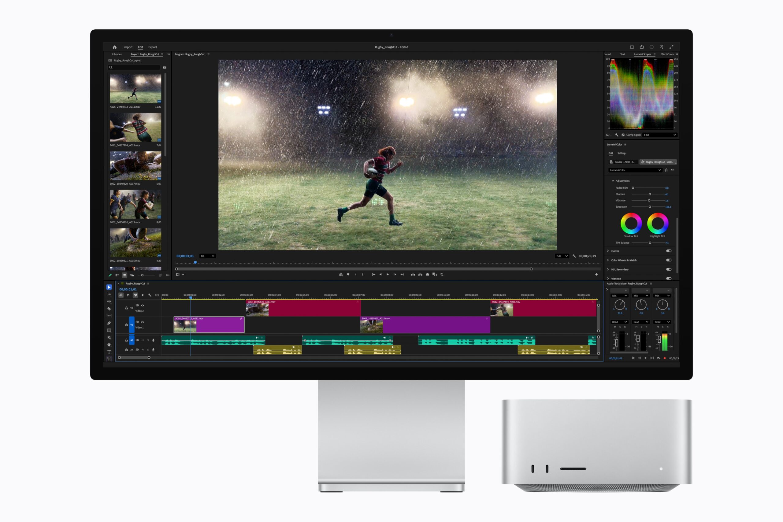 Mac Studio neben einem Display mit Adobe Premiere und Videoschnitt-Timeline