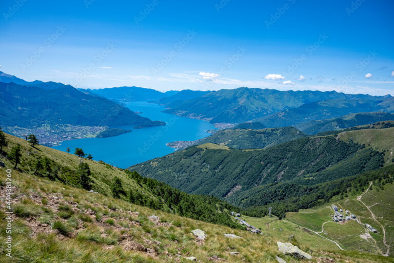 Comer See in Bildern: Alpenpanorama, Ufer und türkisfarbenes Wasser